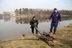 Водолазы провели подводный субботник