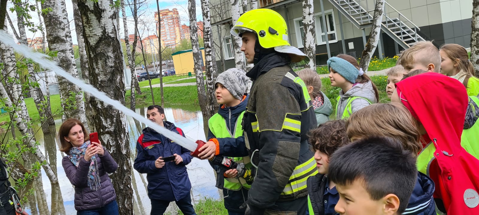 Держим курс на безопасность вместе с пожарными столицы