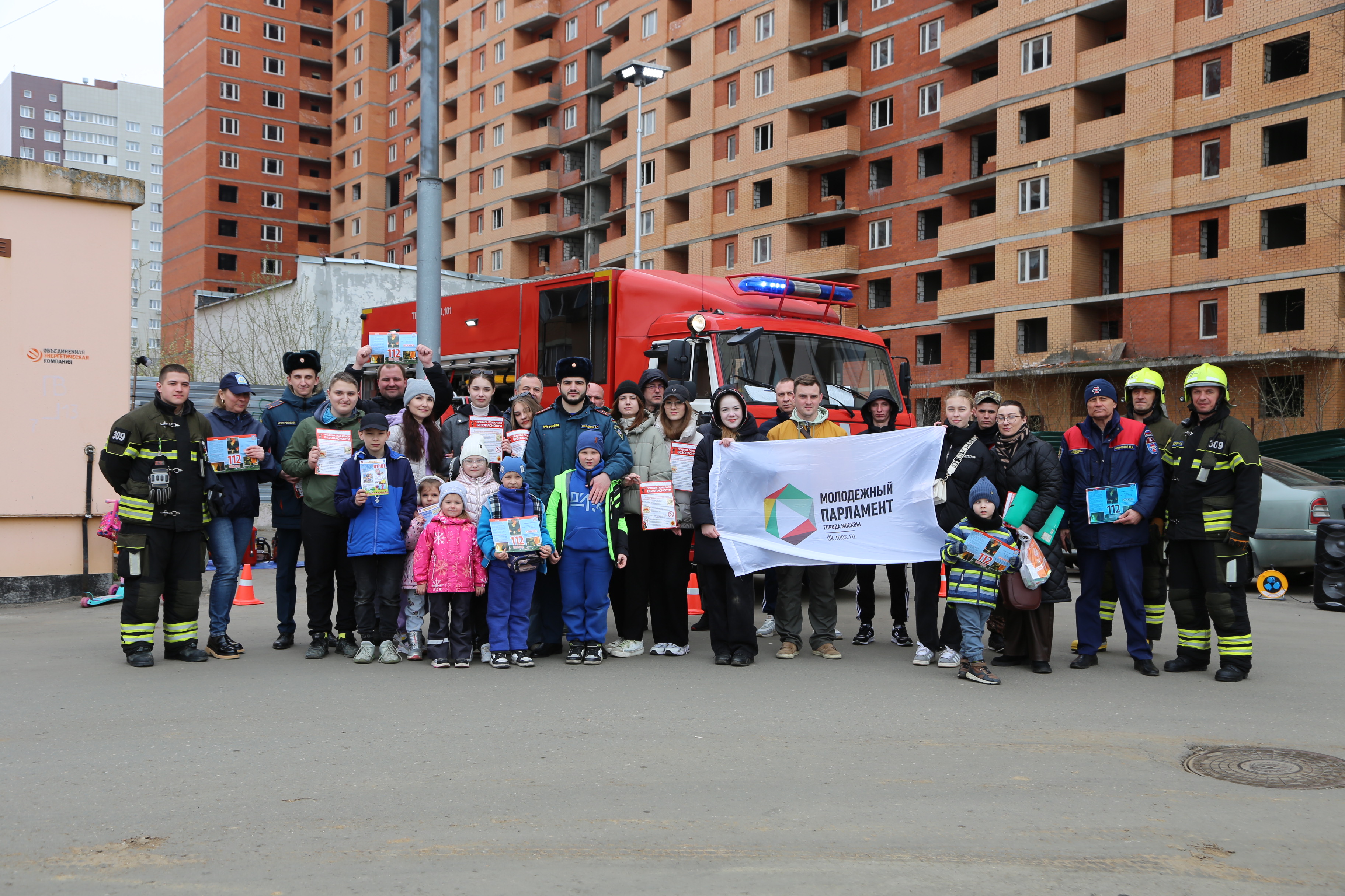 Московские спасатели за безопасную весну: меры пожарной безопасности должен соблюдать каждый!