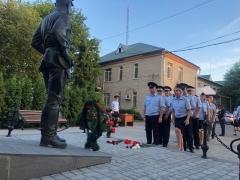 В День памяти и скорби сотрудники полиции УВД по ТиНАО приняли участие во Всероссийской акции «Свеча памяти», почтив память павших в годы Великой Отечественной войны